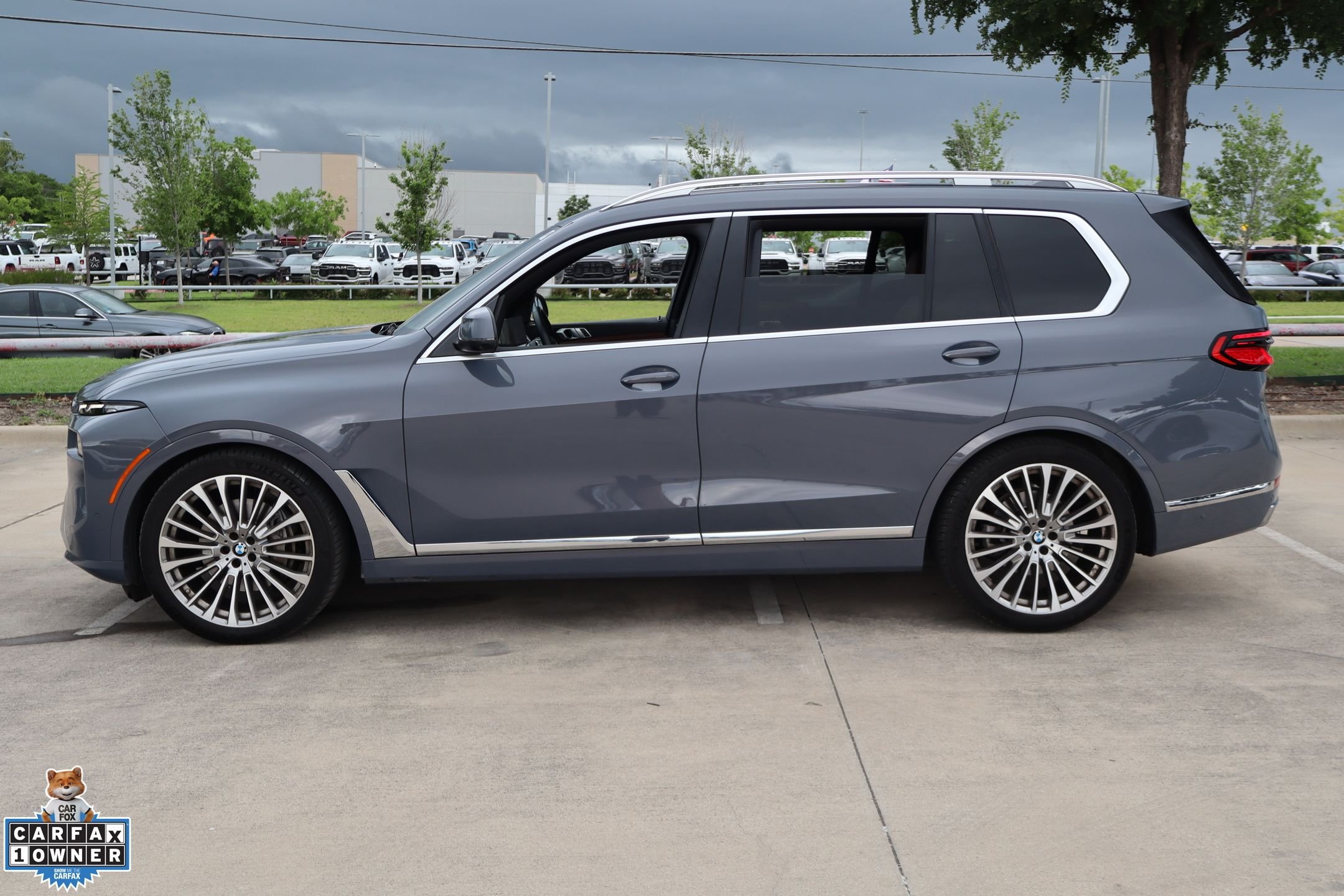 Used 2024  BMW xDrive40i image 7