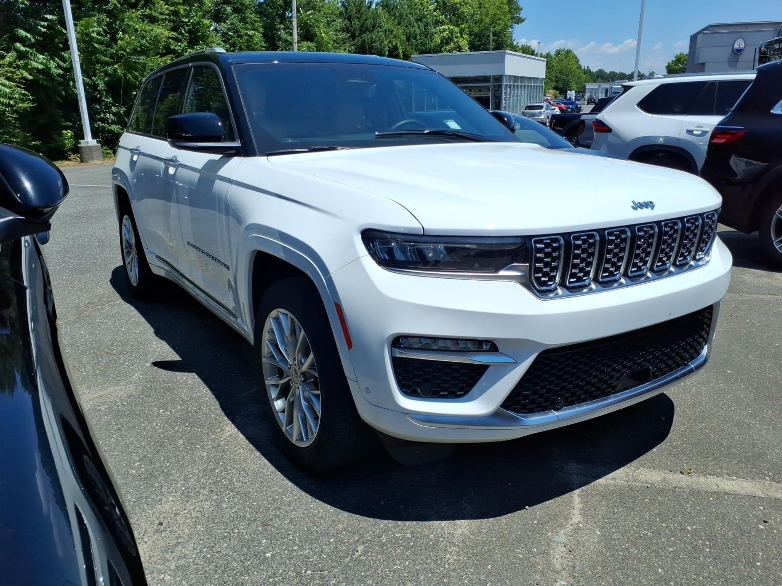 Used 2023 Bright White Clearcoat Jeep Summit image 5