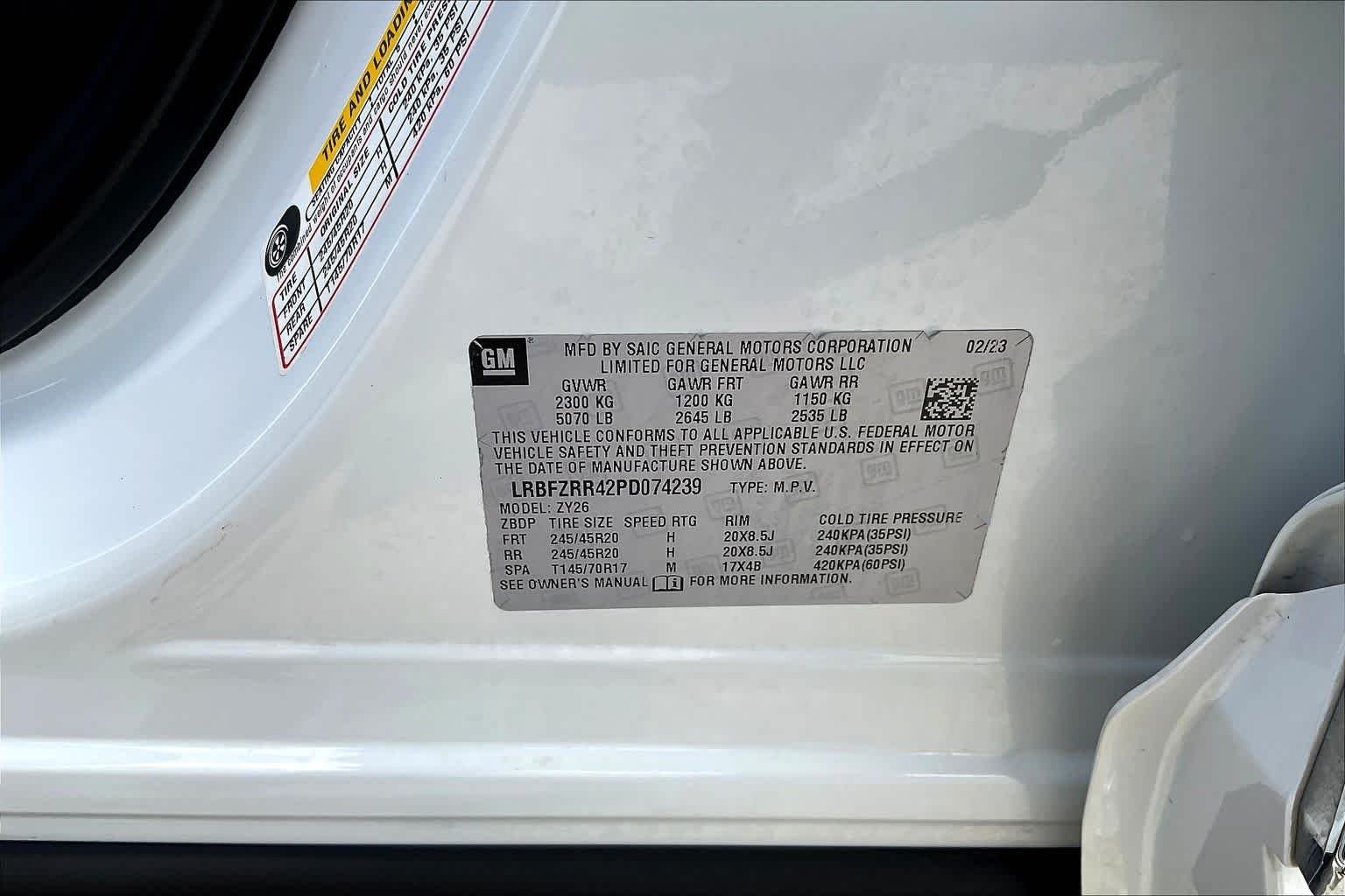 Used 2023 White Frost Tricoat Buick Avenir image 34