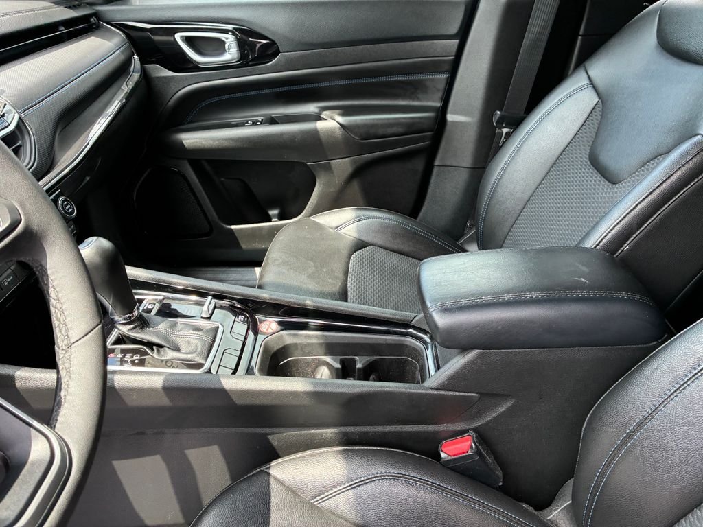 Used 2025 Blue Jeep Latitude image 15