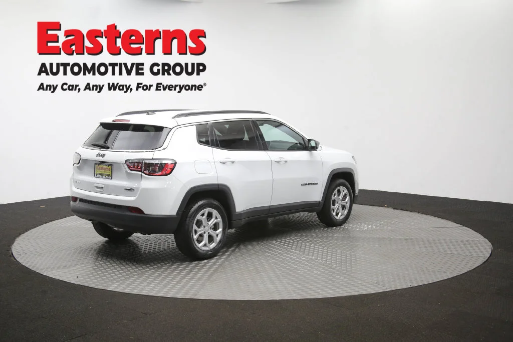 Used 2024 White Jeep Latitude image 36