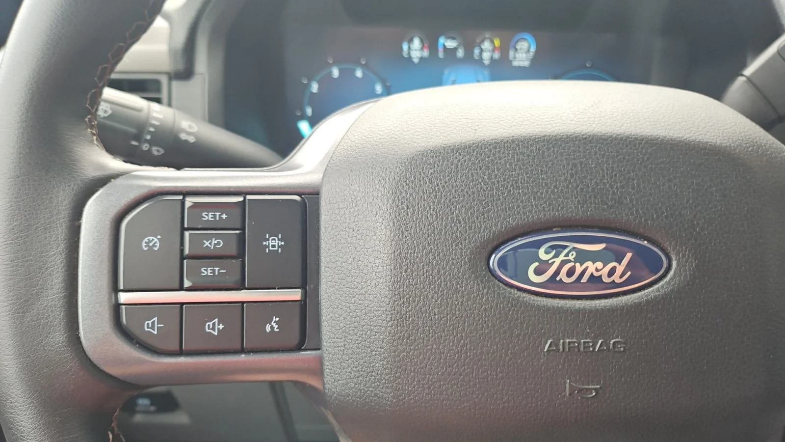 Used 2025 Agate Black Metallic Ford XLT 4WD image 16