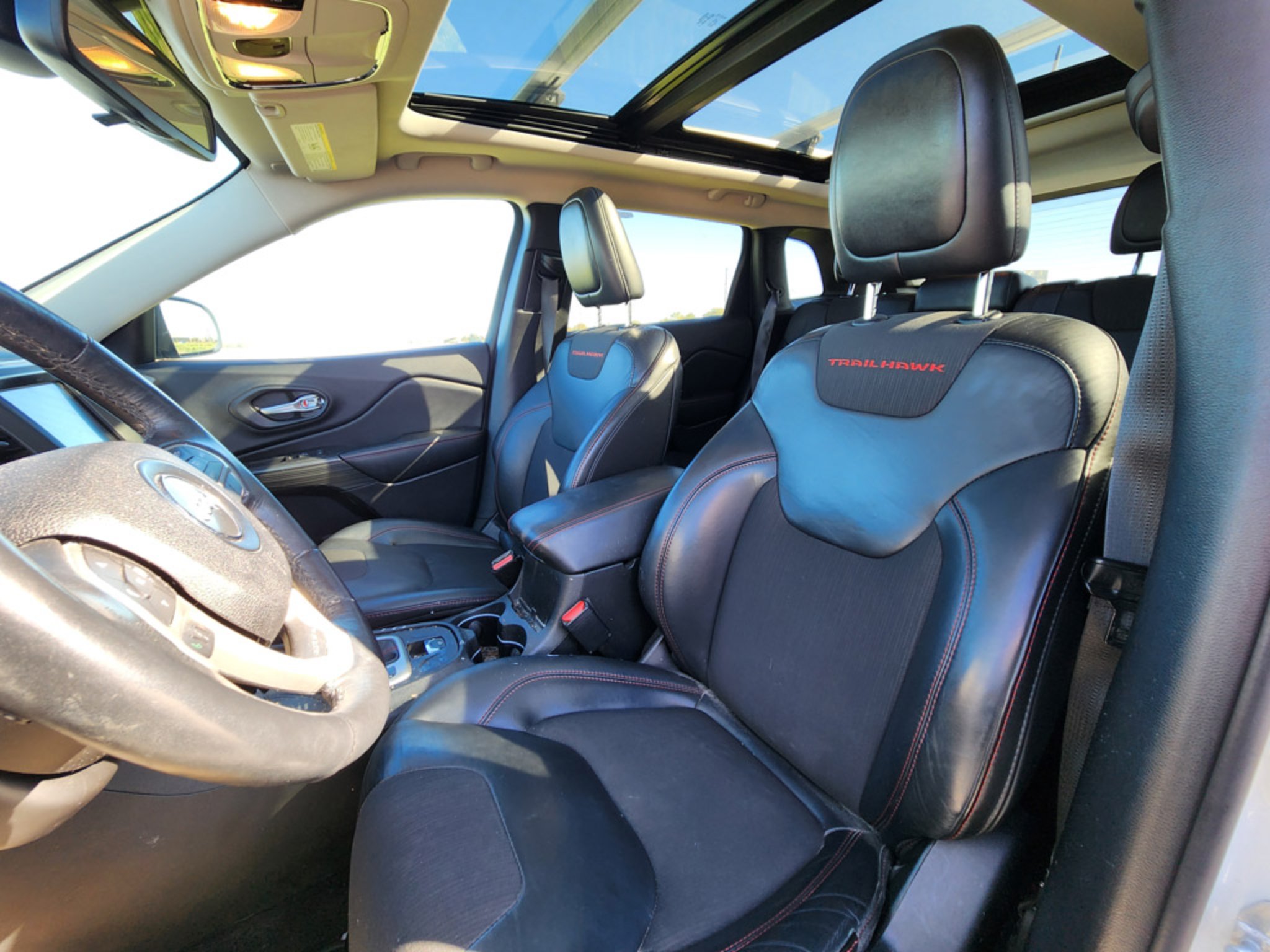 Used 2016 Bright White Jeep Trailhawk image 4