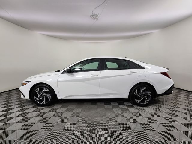 Certified Used 2025 White Hyundai SEL Sport image 2