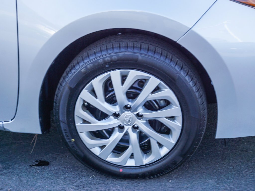 Used 2018 Silver Toyota LE image 10