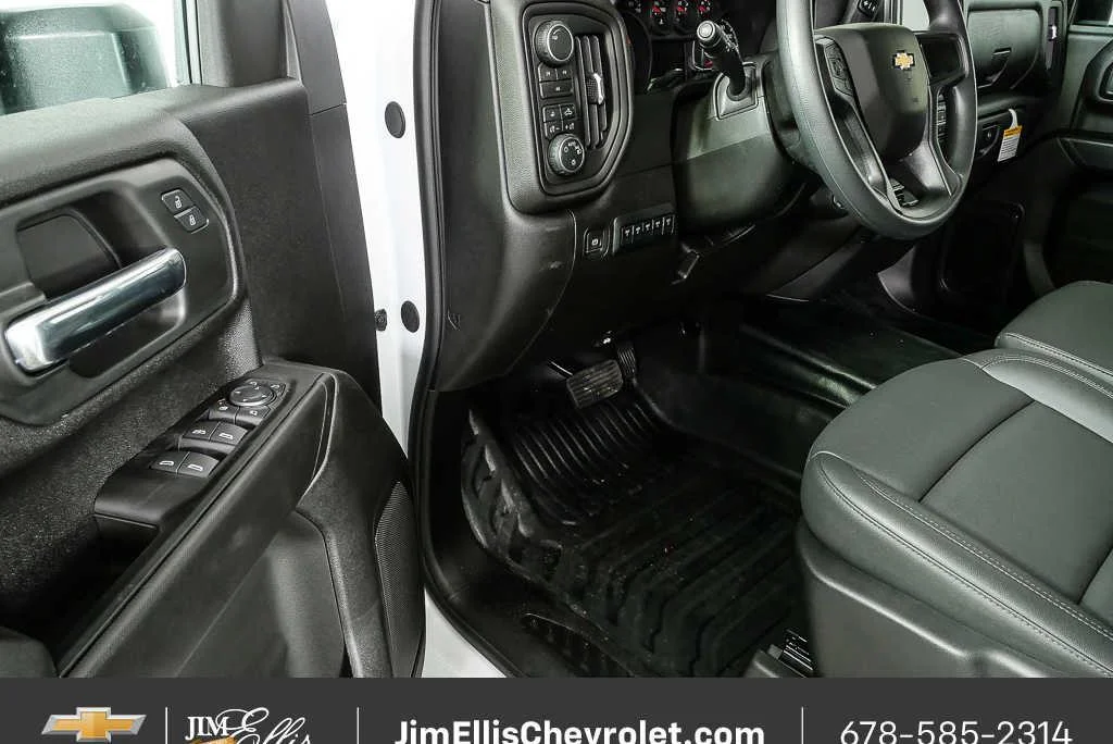 New 2026 Summit White Chevrolet WT image 7