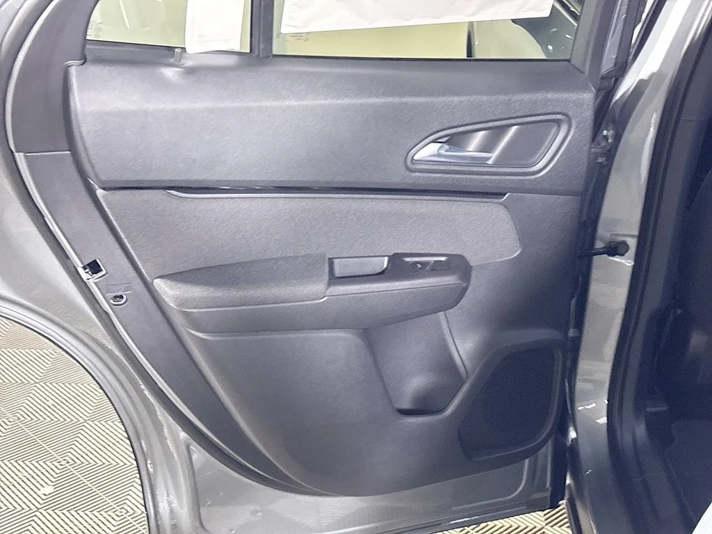 New 2026 Mercury Silver Metallic Honda EX image 19