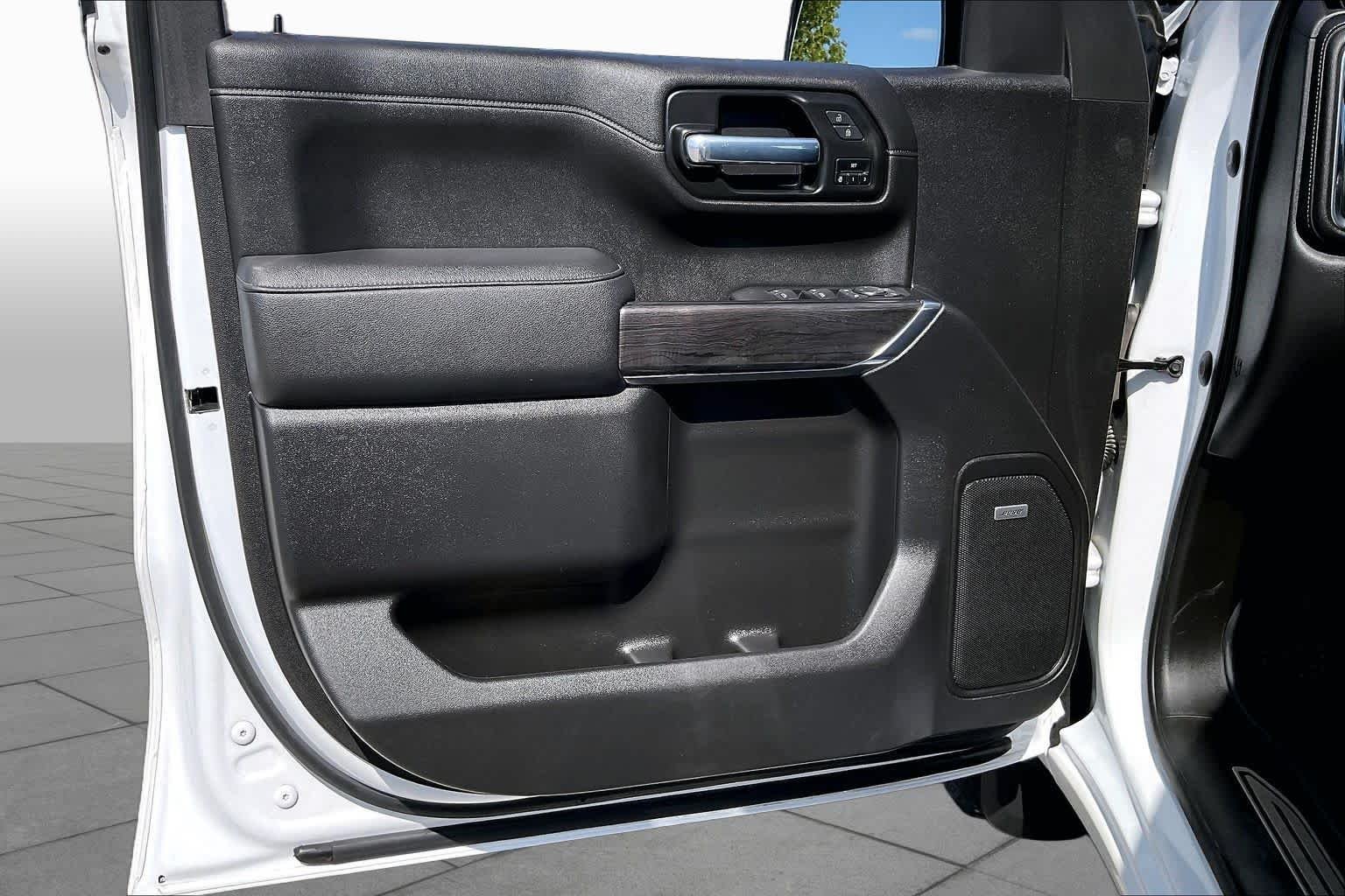 Used 2021 Iridescent Pearl Tricoat Chevrolet LTZ image 21