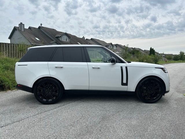 Used 2023 Fuji White Land Rover SE image 5