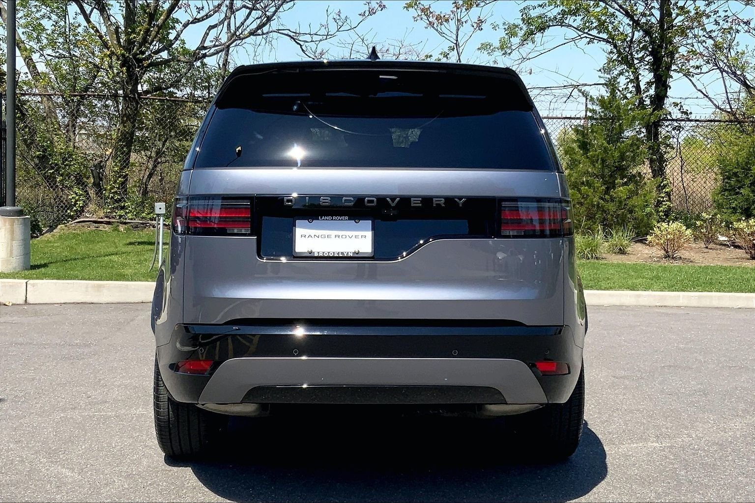 Certified Used 2025 Eiger Grey Metallic Land Rover Dynamic SE image 3
