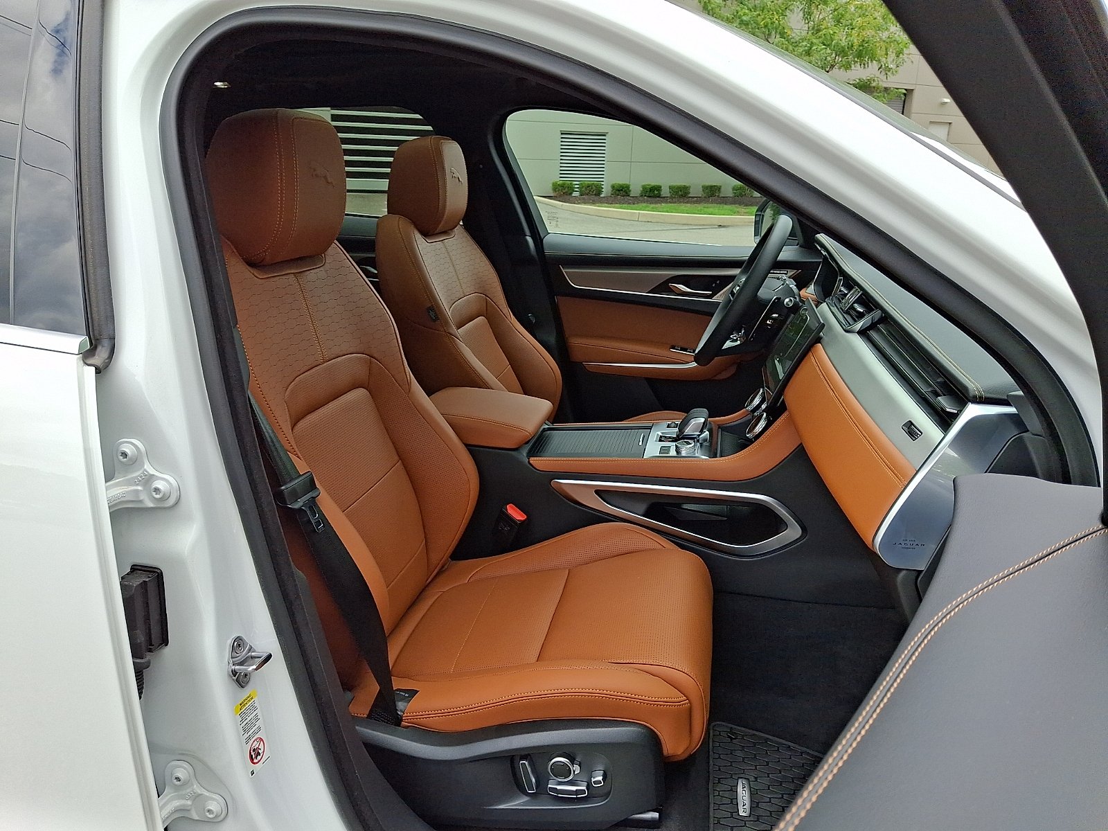 2026 Jaguar F-Pace R-Dynamic S - Photo 3