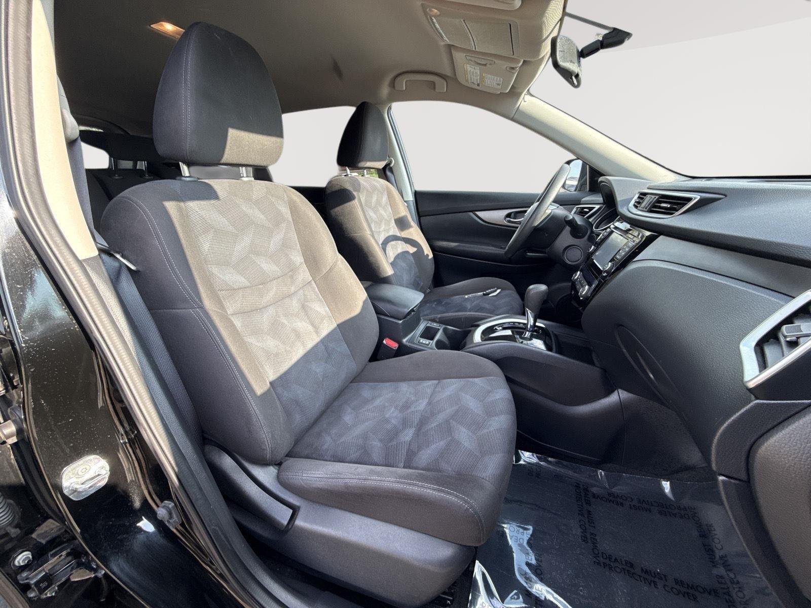 Used 2015 Super Black Nissan SV image 25