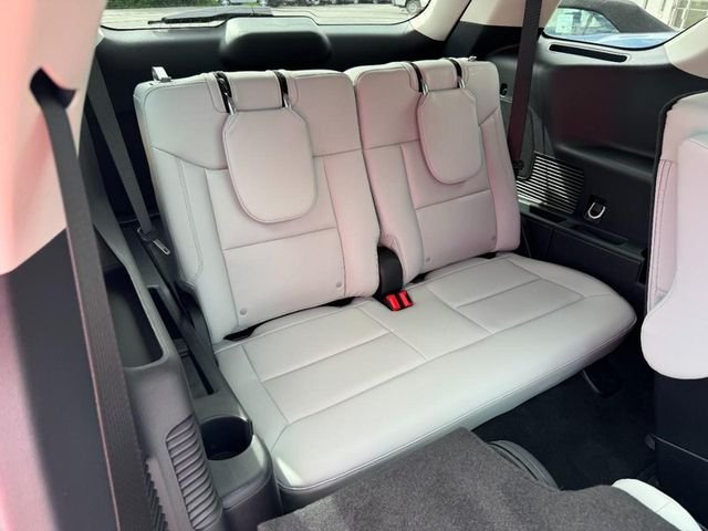 New 2026 Star White Metallic Tri-Coat Ford Platinum image 6