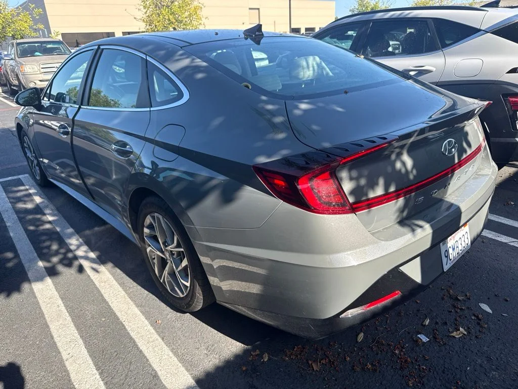 Used 2023 Gray Hyundai SEL image 4