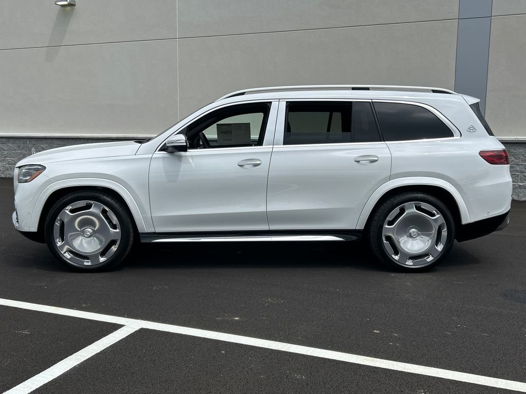 New 2026 MANUFAKTUR Moonlight White Metallic Mercedes-Benz Maybach GLS 600 image 4