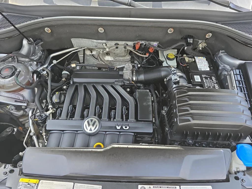 Used 2020 Silver Volkswagen 3.6L V6 SE w/Technology R-Line image 33