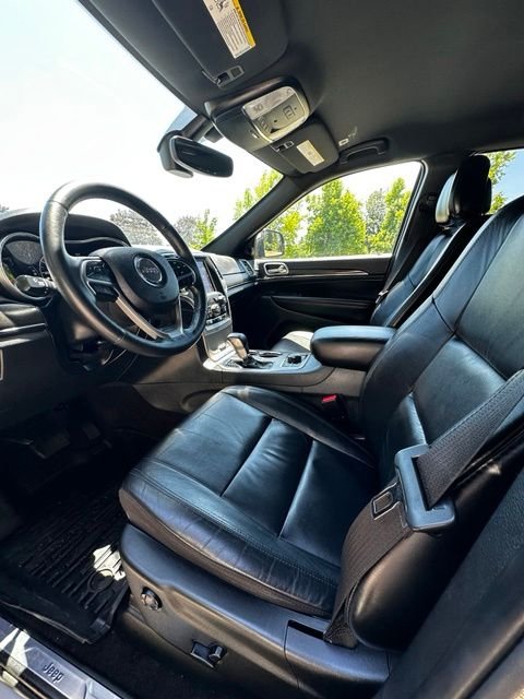 Used 2018 Billet Silver Metallic Clearcoat Jeep Limited image 14
