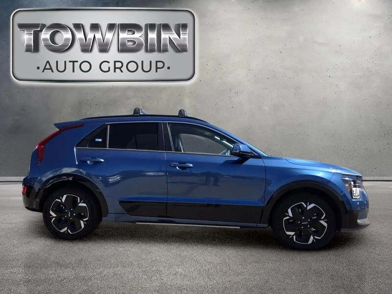 Used 2023 Mineral Blue KIA WIND image 3