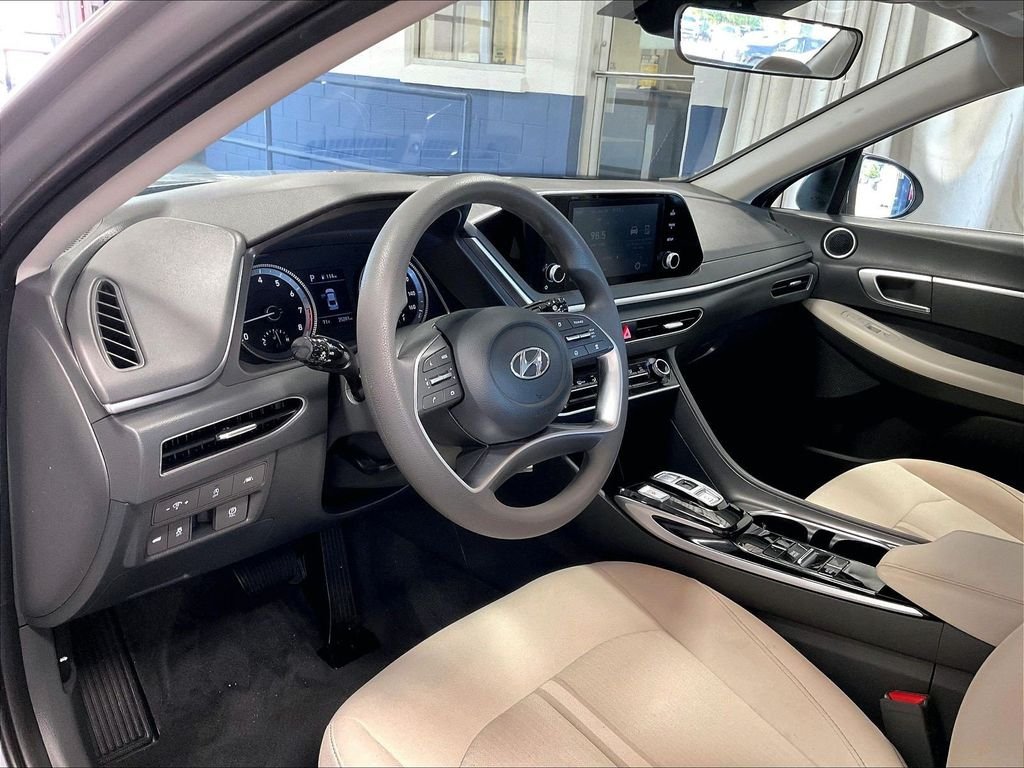 Used 2023 Silver Hyundai SE image 8