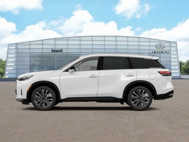 New 2027 RADIANT WHITE INFINITI Luxe FWD image 3