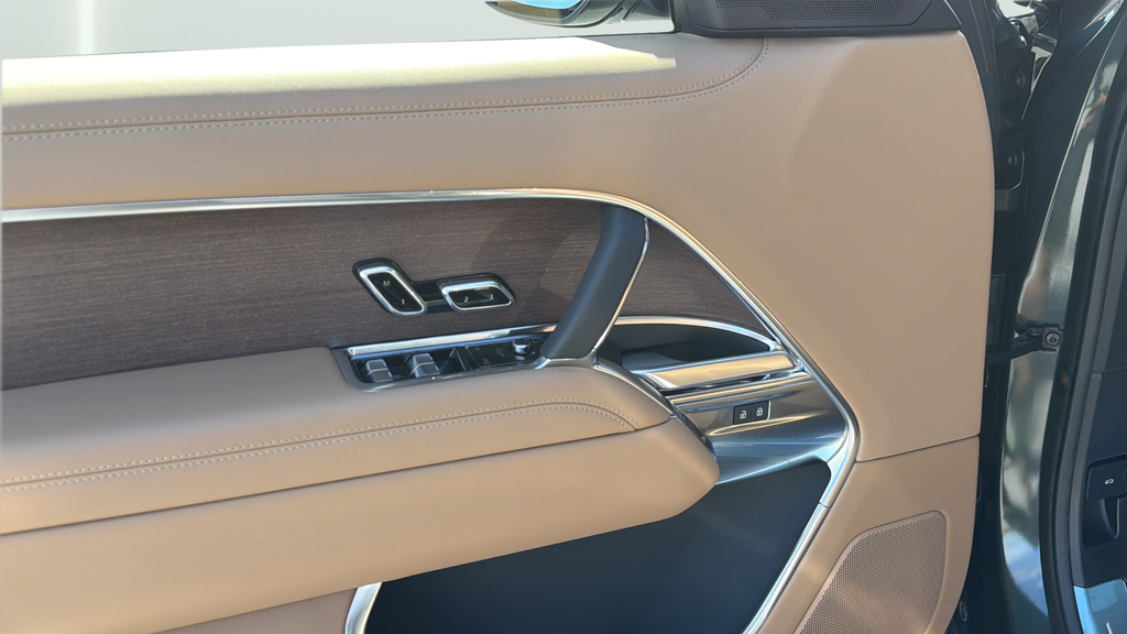 New 2026 Belgravia Green Land Rover SE image 21