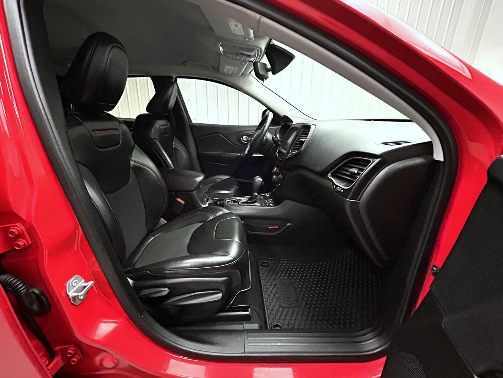 Used 2019 Red Jeep Trailhawk image 15