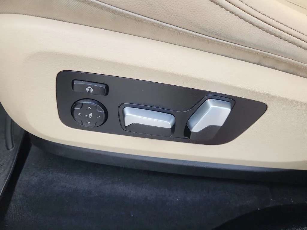 Used 2021 Gray BMW xDrive40i image 8