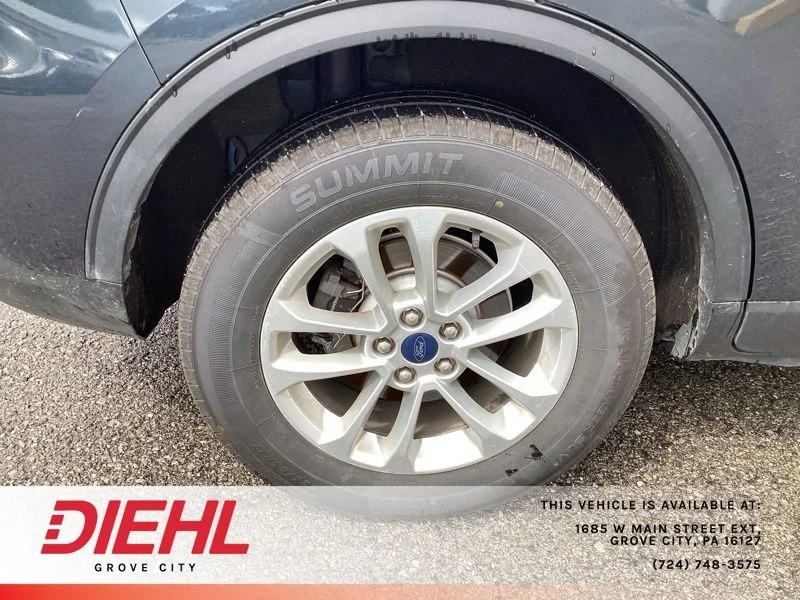 Used 2022 Blue Ford SE image 9