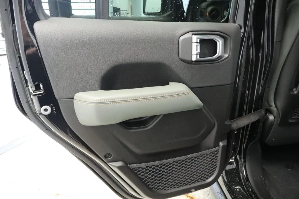 New 2026 Black Clearcoat Jeep Mojave image 30