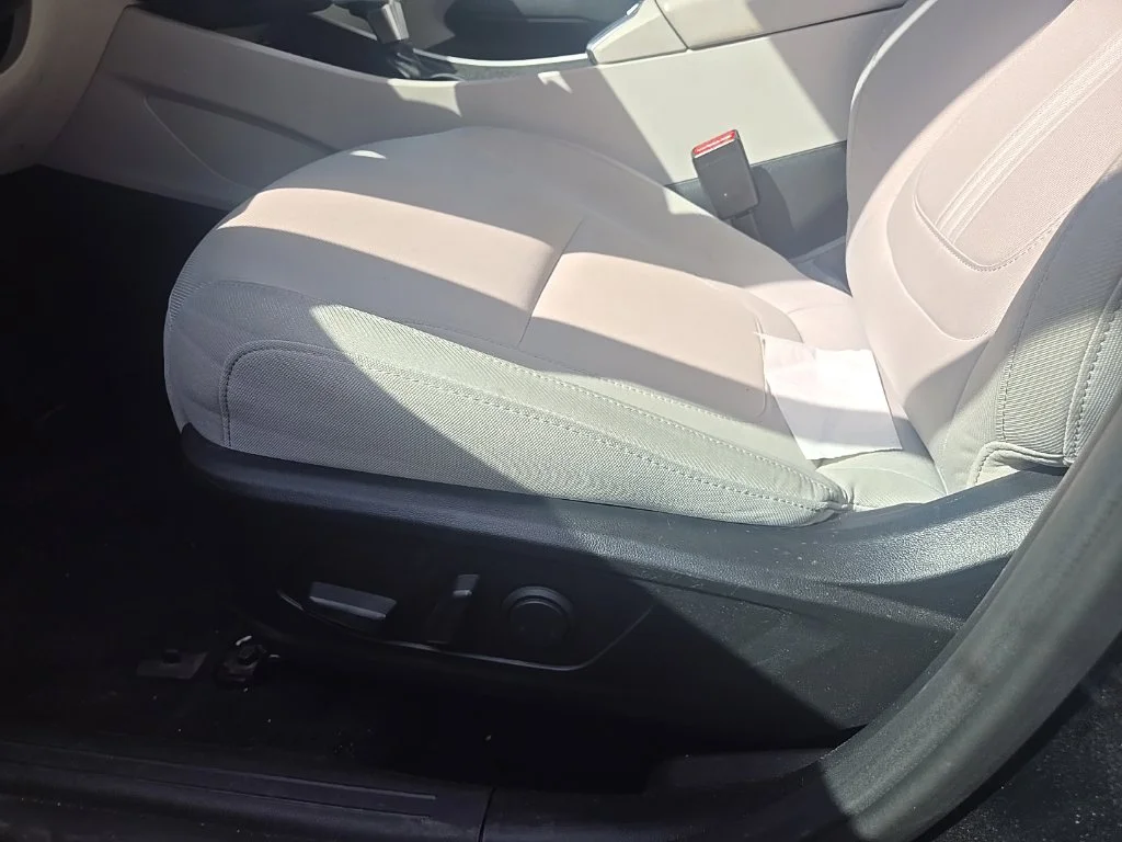Used 2025 Black Hyundai SEL image 7
