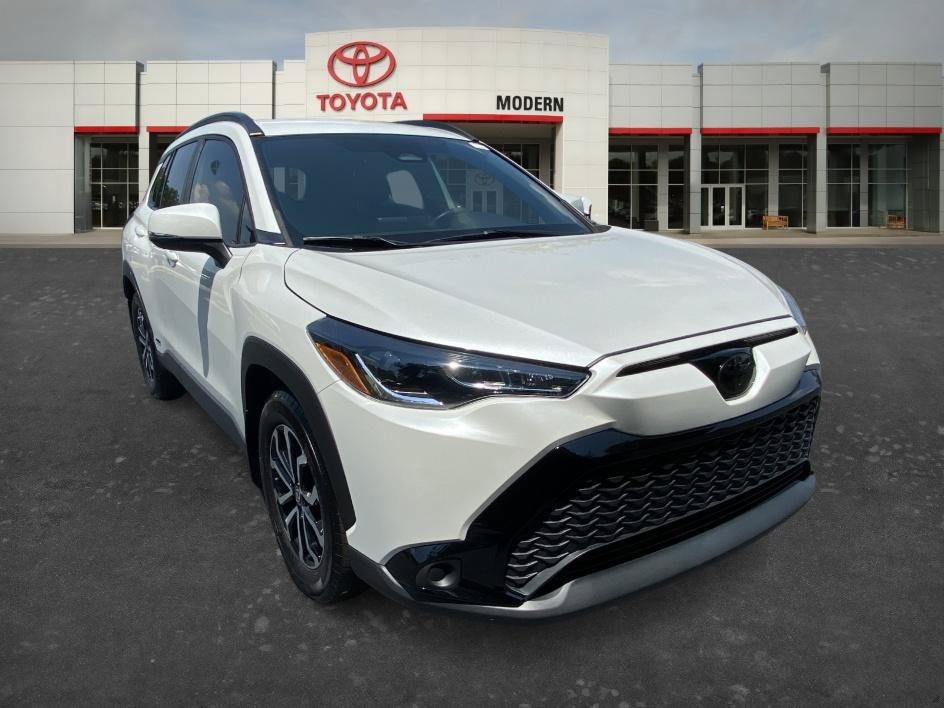 Used 2023 Wind Chill Pearl Toyota Hybrid SE image 3