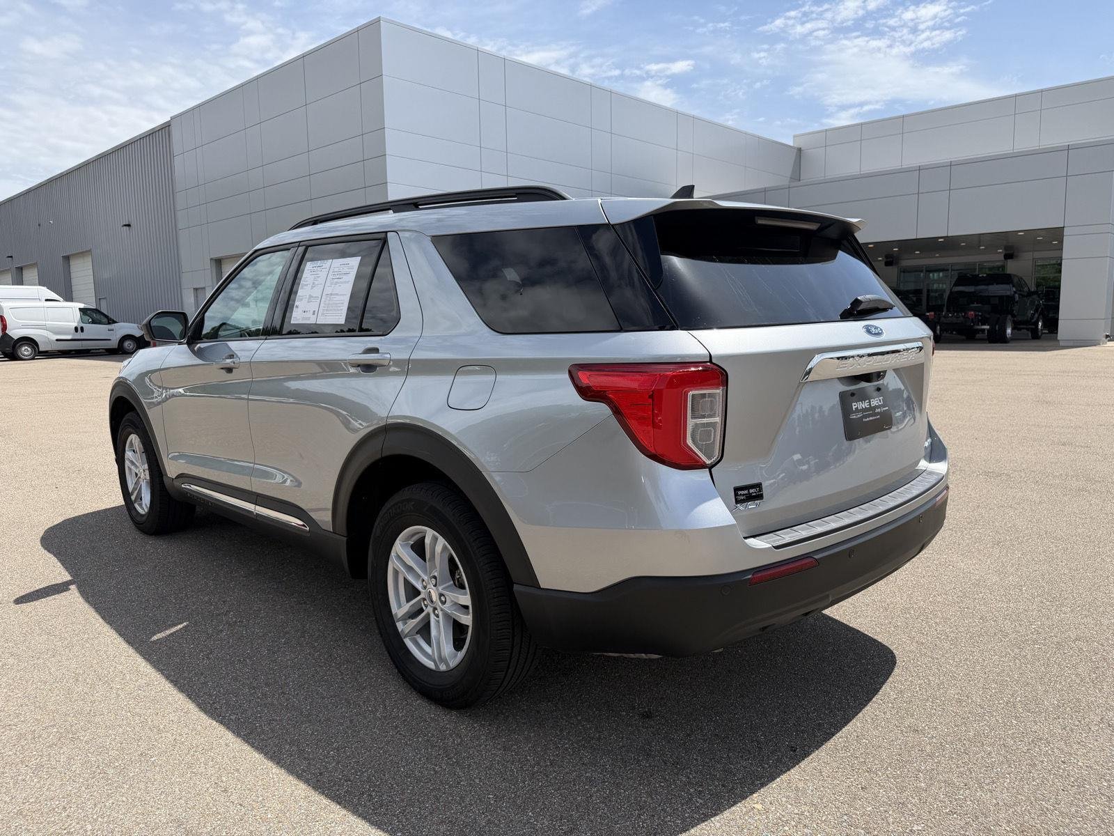 Used 2023 Iconic Silver Ford XLT image 4