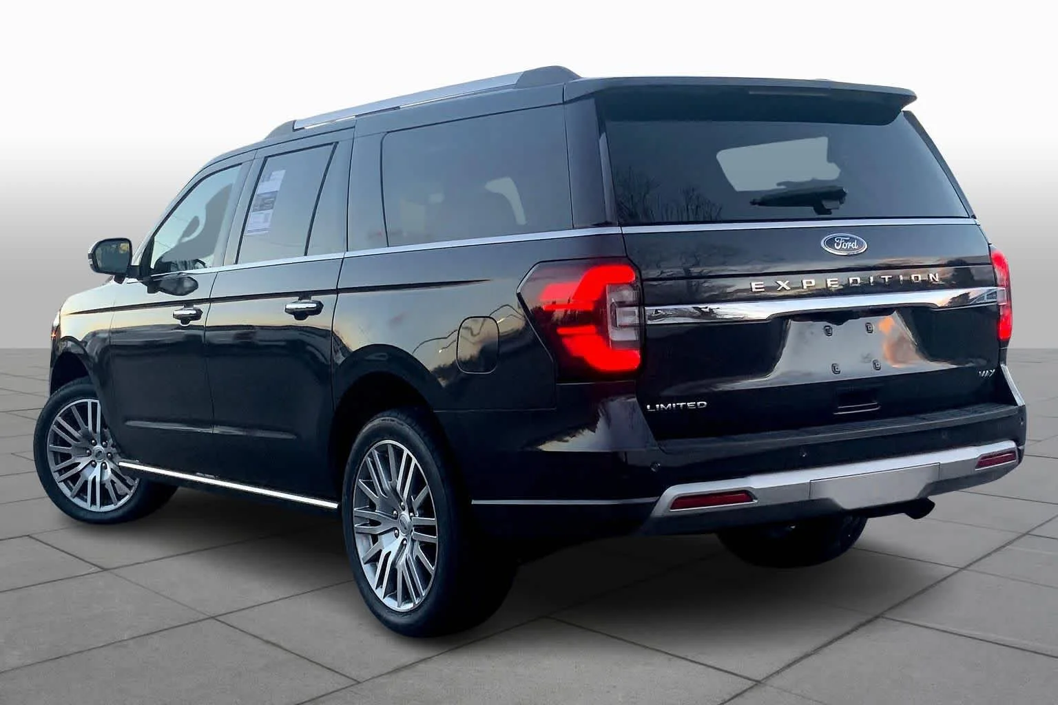 Used 2023 Dark Matter Metallic Ford Limited image 12