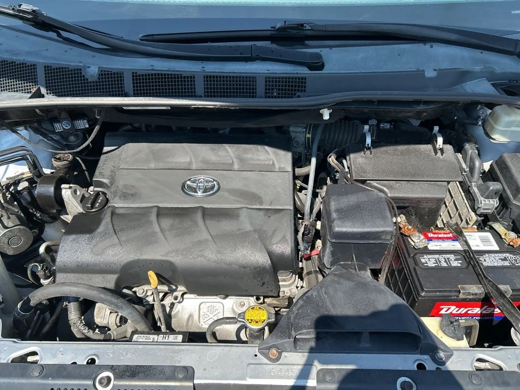 Used 2016 Silver Toyota LE image 10