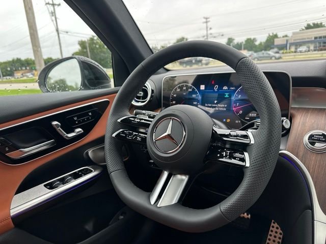 New 2027 Polar White Mercedes-Benz GLC 300 image 29