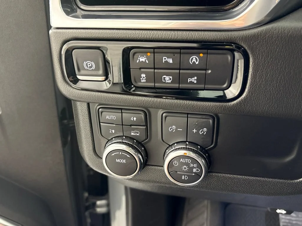 Used 2025 Sterling Metallic GMC Denali image 42