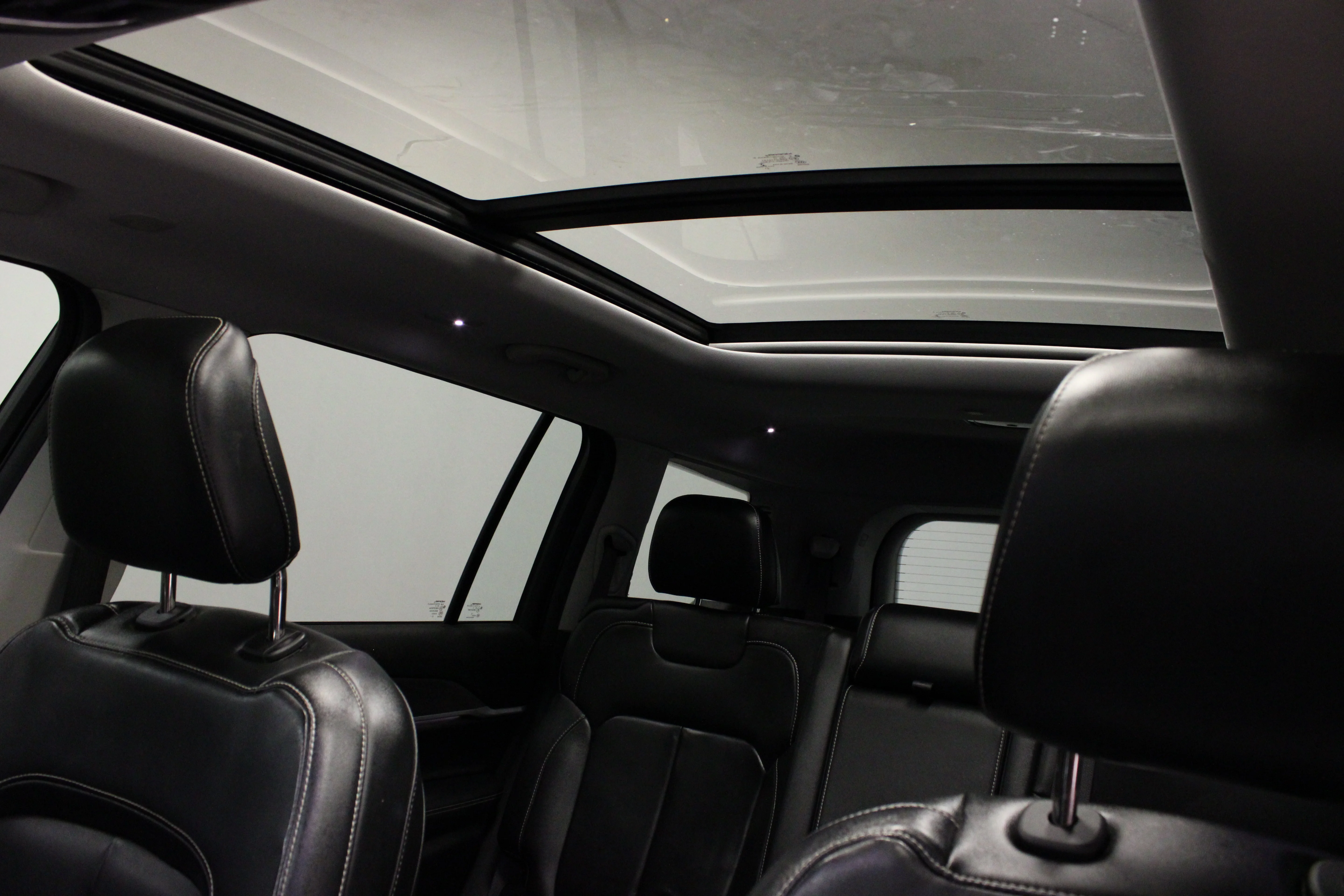 Used 2021 Diamond Black Crystal Pearlcoat Jeep Limited image 10