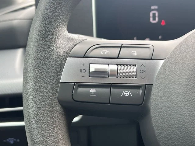 Used 2025 Silver Hyundai SE image 27