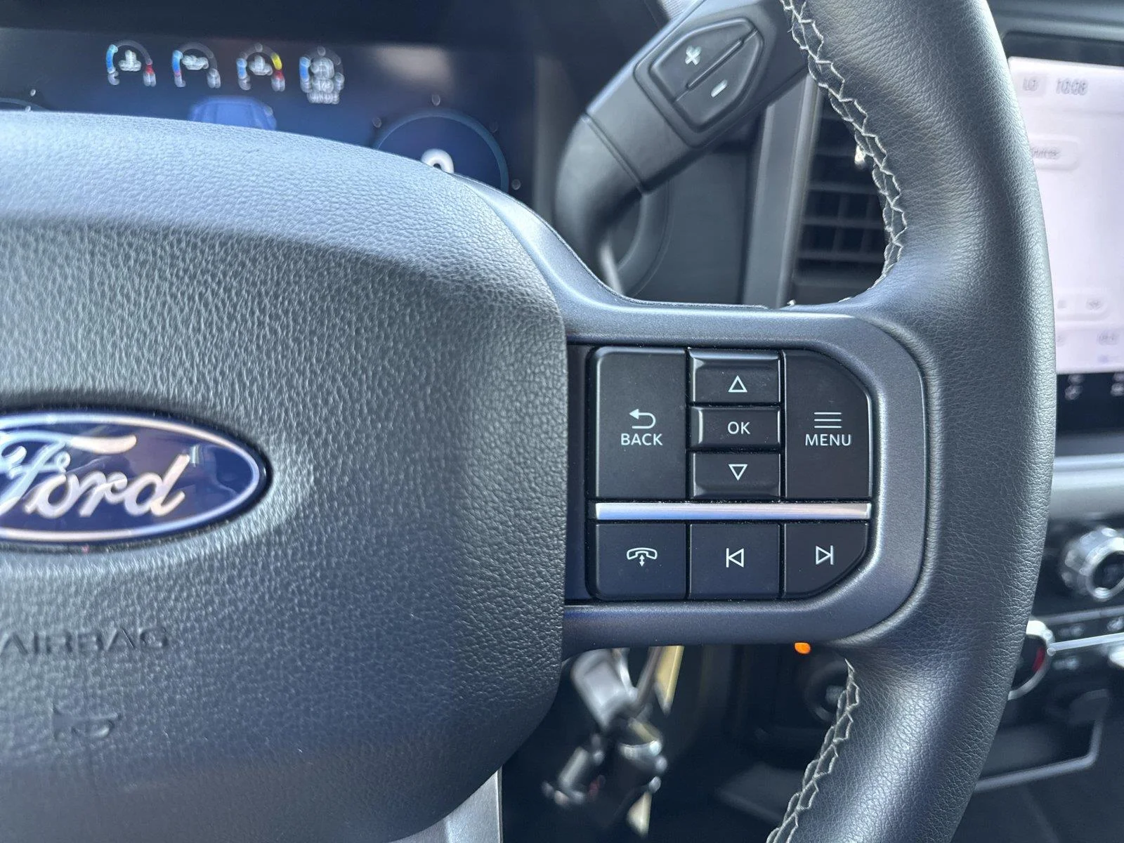 Used 2025 Oxford White Ford XLT image 18