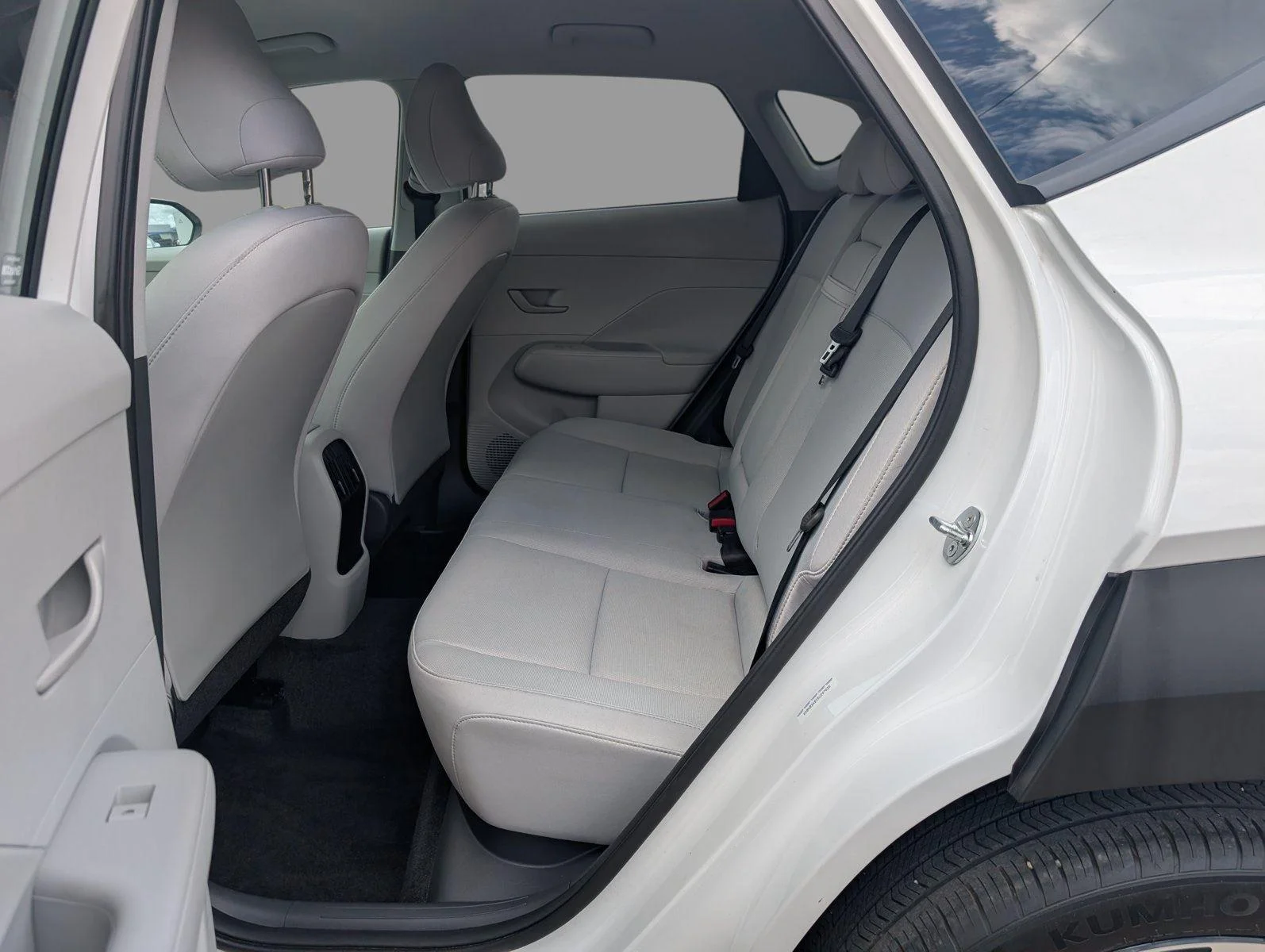 Used 2025 Atlas White Hyundai SEL image 29