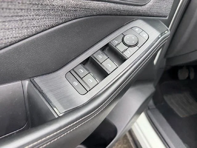 Used 2021 White Nissan S image 17