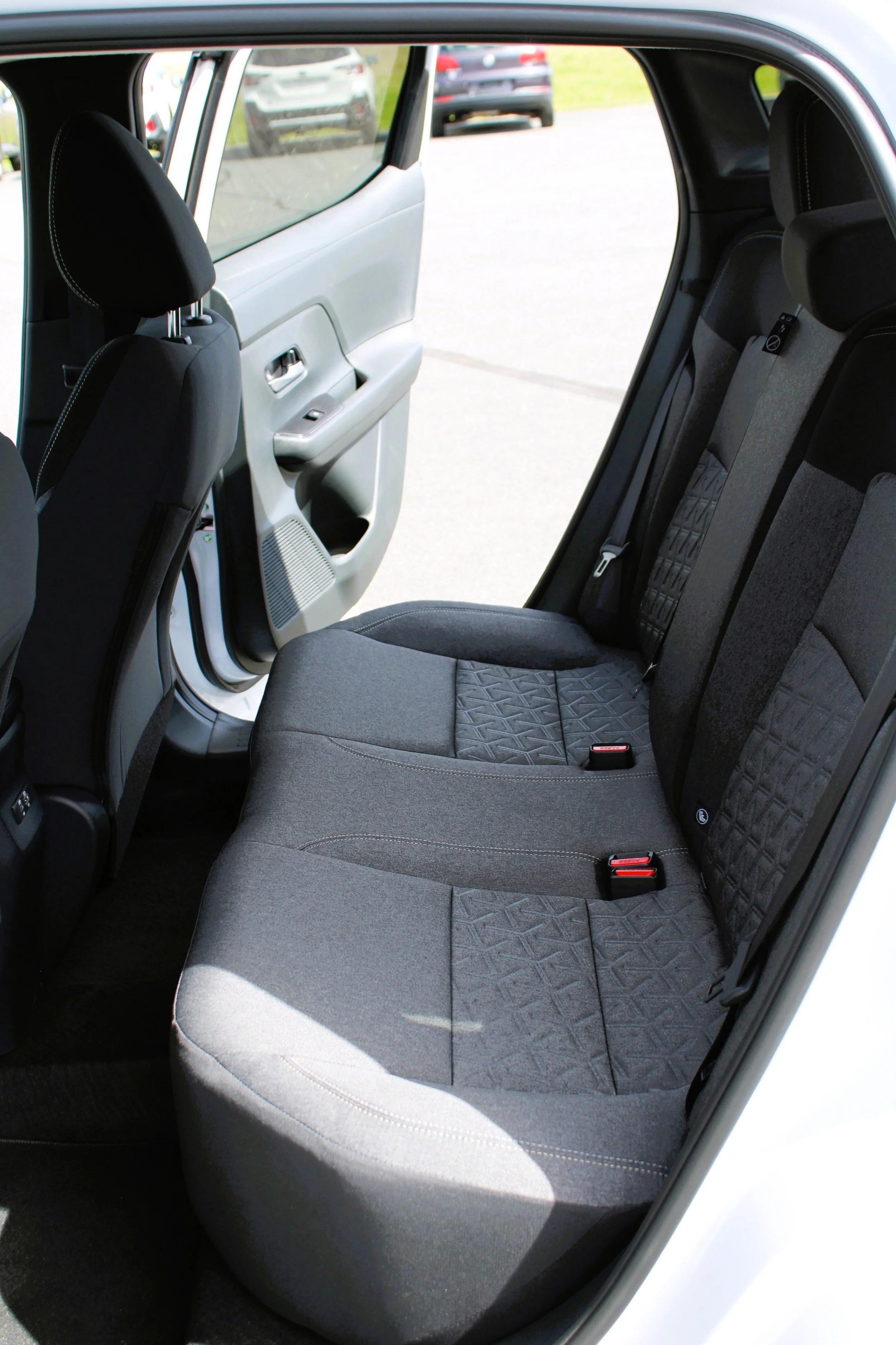 Used 2025 Aspen White Tricoat/Super Black Nissan SV image 16