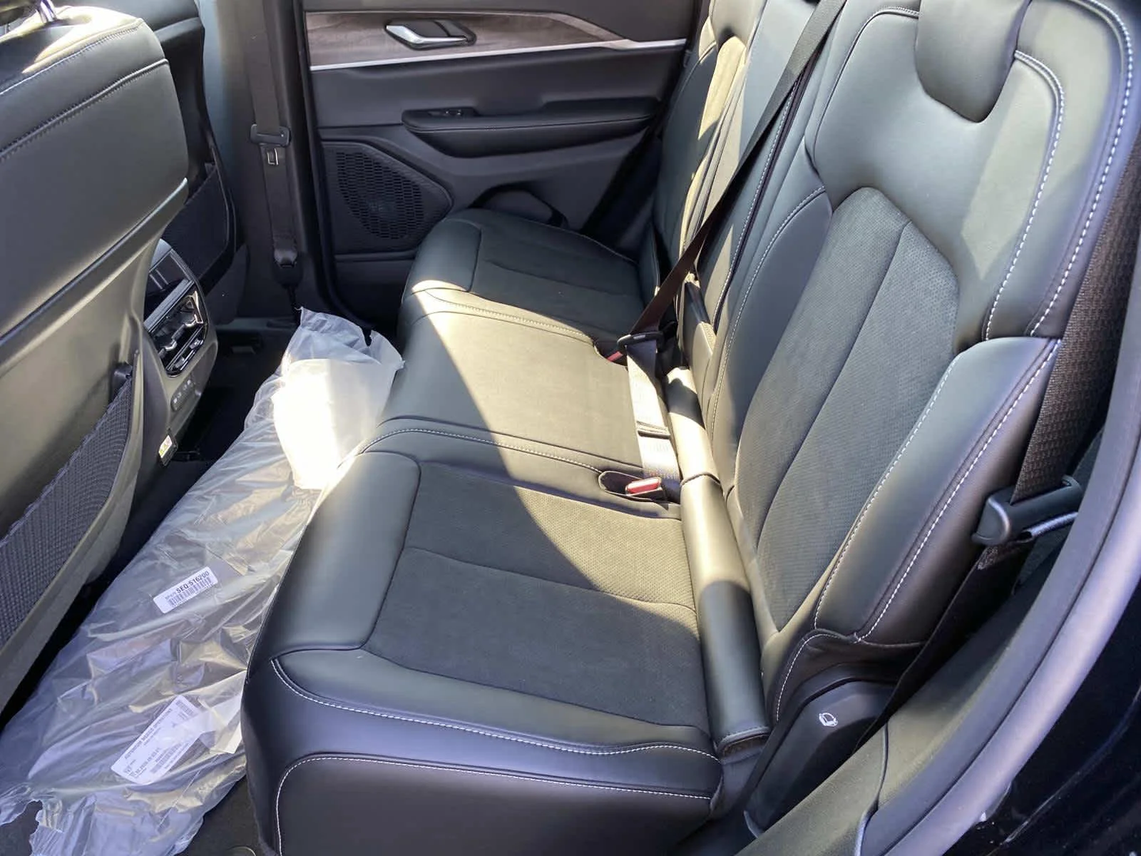 New 2026 Diamond Black Crystal Pearlcoat Jeep Laredo Altitude image 6