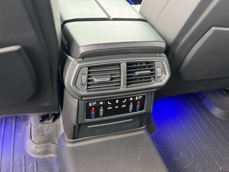 Used 2019  Lamborghini Base image 48