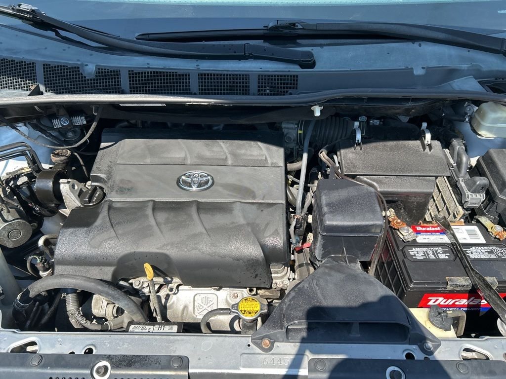 Used 2016 Silver Toyota LE image 10