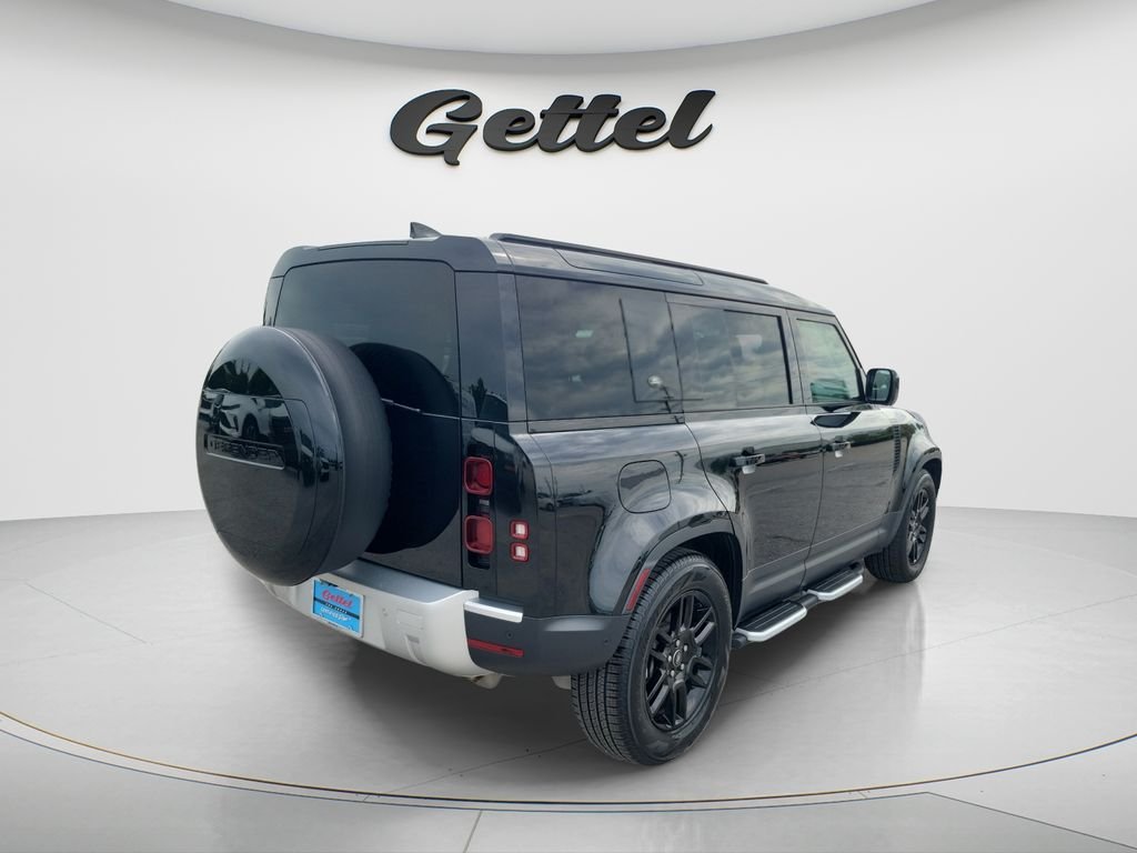 Used 2024 Black Land Rover S image 5