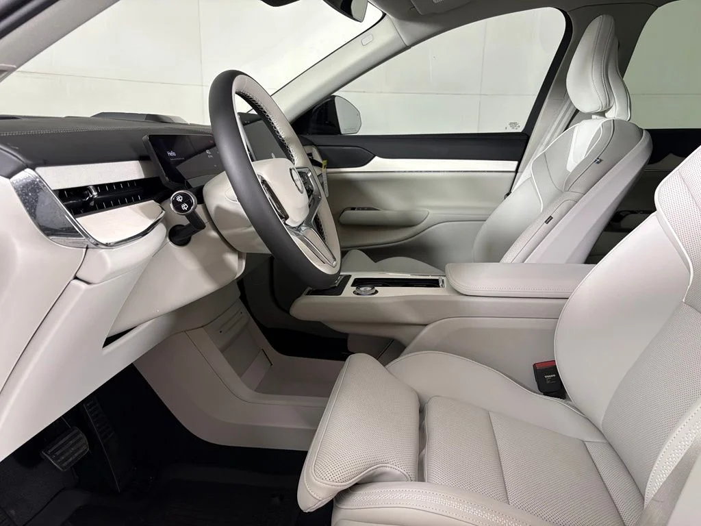 New 2026 Crystal White Volvo Plus image 21