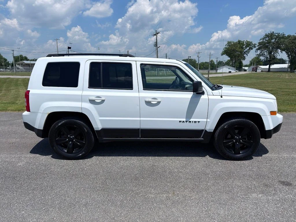 Used 2015 White Jeep Sport image 6