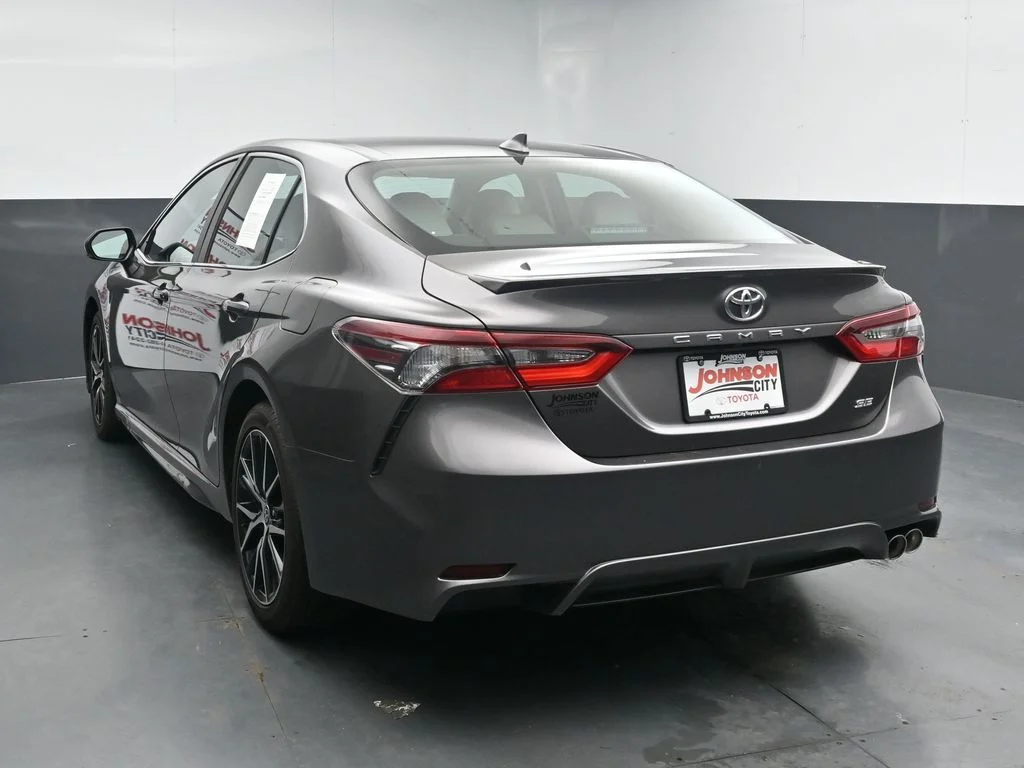 2022 Toyota Camry SE - Photo 6