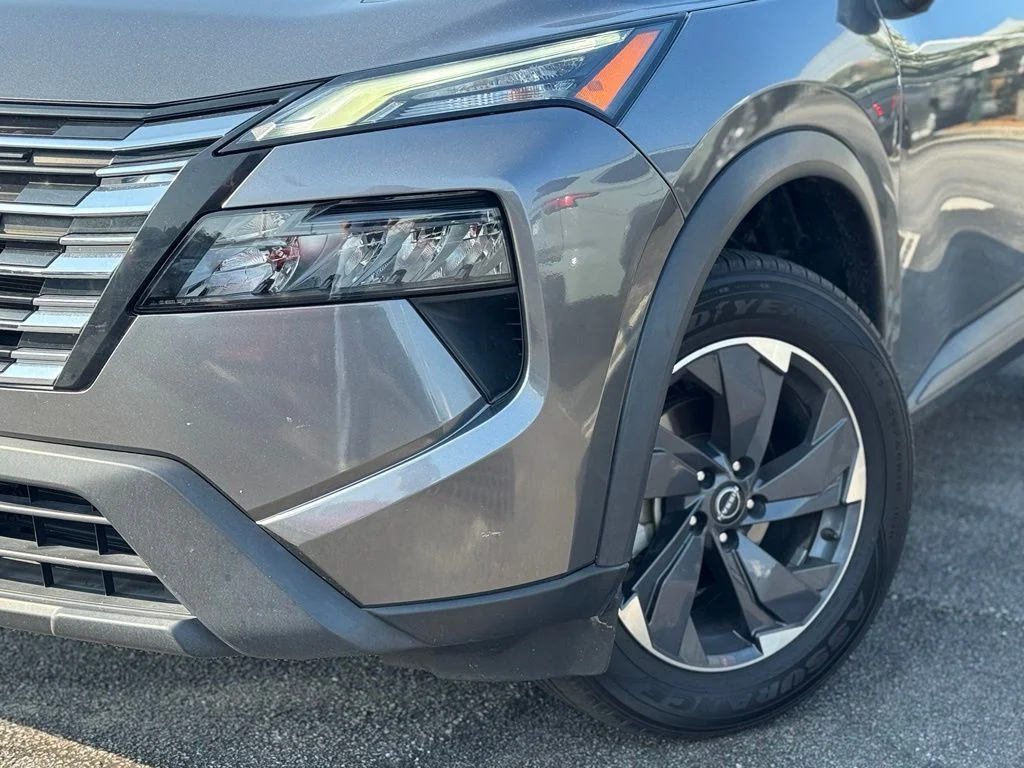 Used 2024 Gray Nissan SV image 5